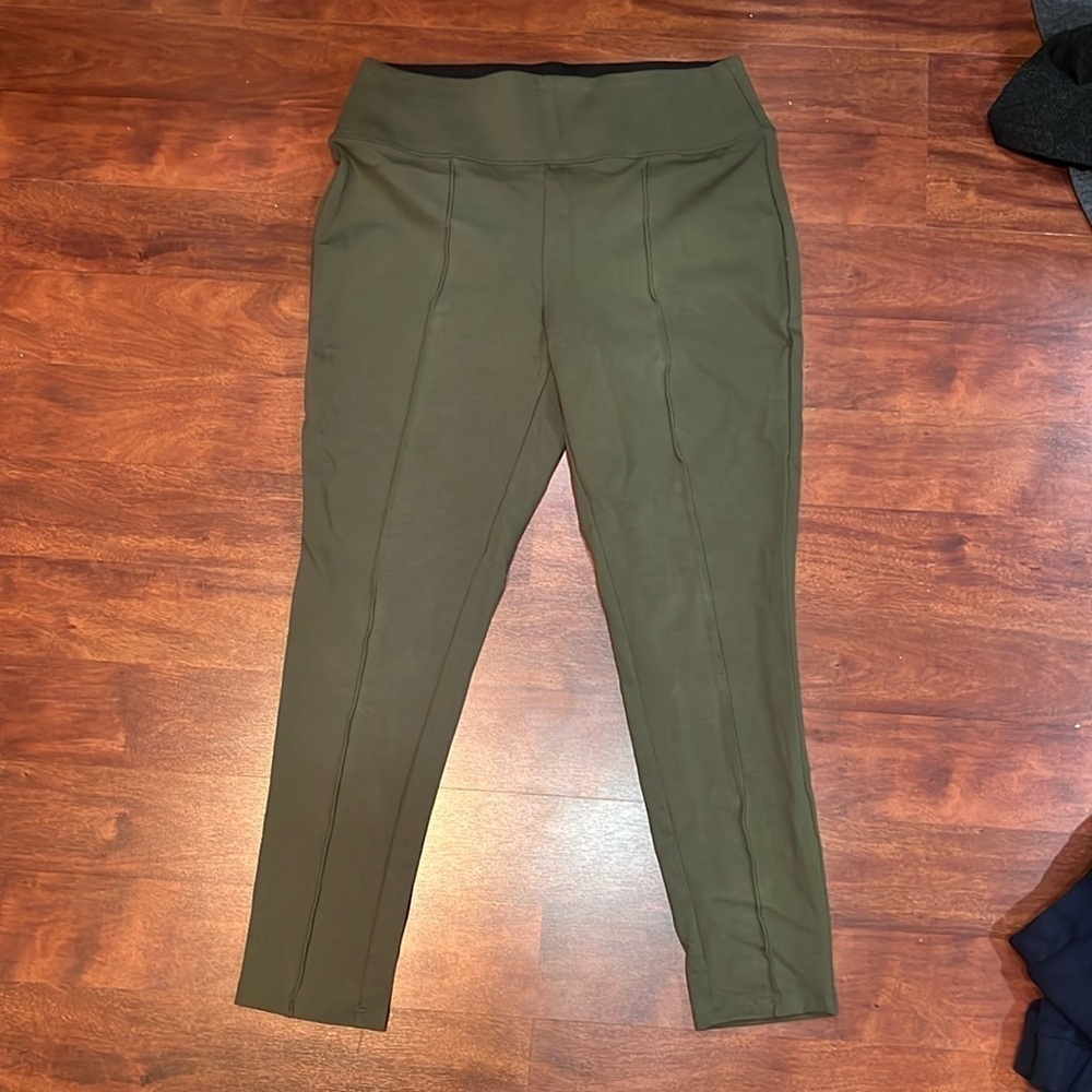 size Lp nine west green pleated leggings